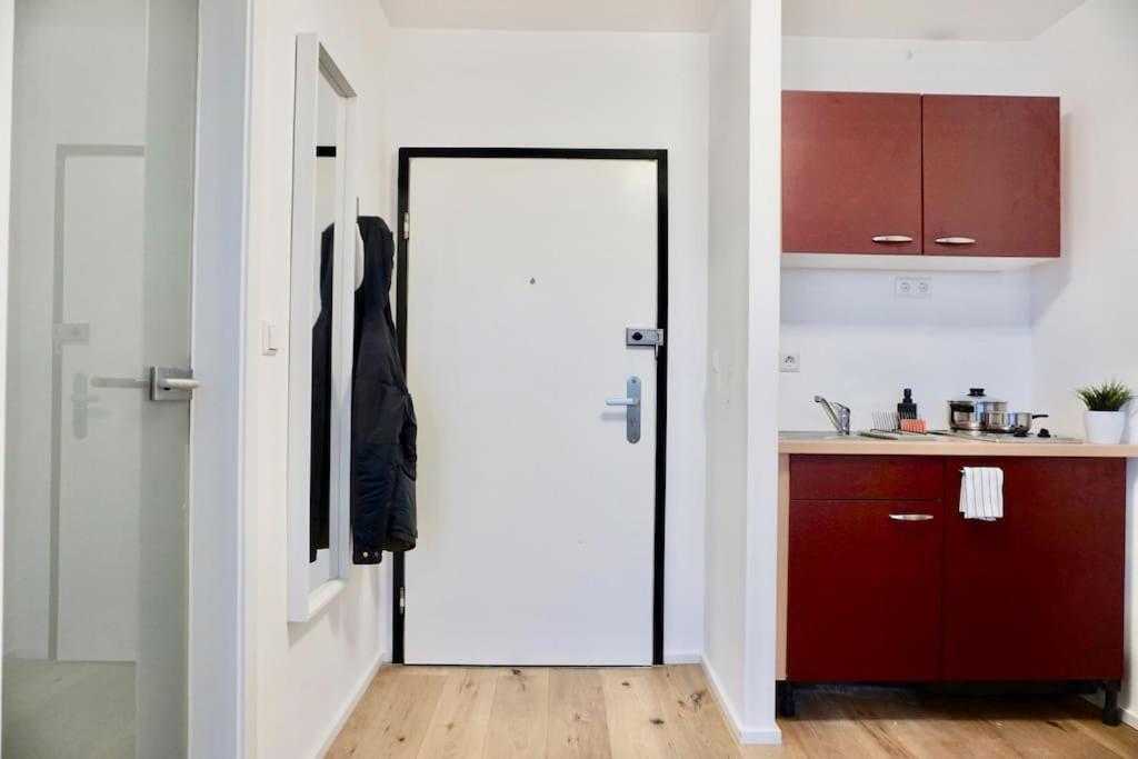 Neu Modernes Apartment In Top Lage, Free Parking Max 1,65M Hoehe Und 1,8M Breite Karlsruhe Esterno foto