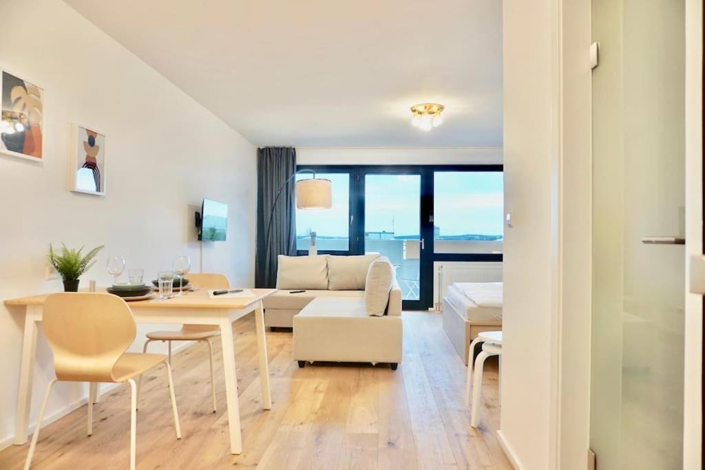 Neu Modernes Apartment In Top Lage, Free Parking Max 1,65M Hoehe Und 1,8M Breite Karlsruhe Esterno foto