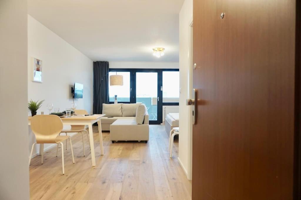 Neu Modernes Apartment In Top Lage, Free Parking Max 1,65M Hoehe Und 1,8M Breite Karlsruhe Esterno foto
