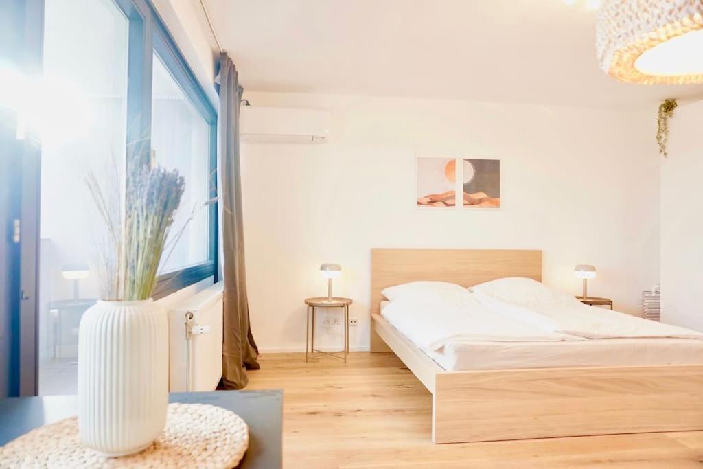 Neu Modernes Apartment In Top Lage, Free Parking Max 1,65M Hoehe Und 1,8M Breite Karlsruhe Esterno foto