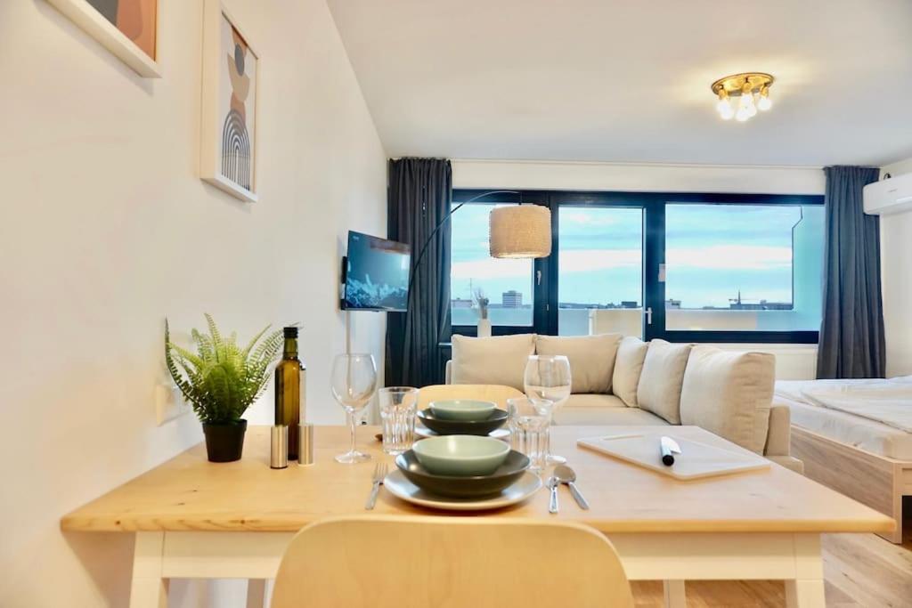 Neu Modernes Apartment In Top Lage, Free Parking Max 1,65M Hoehe Und 1,8M Breite Karlsruhe Esterno foto