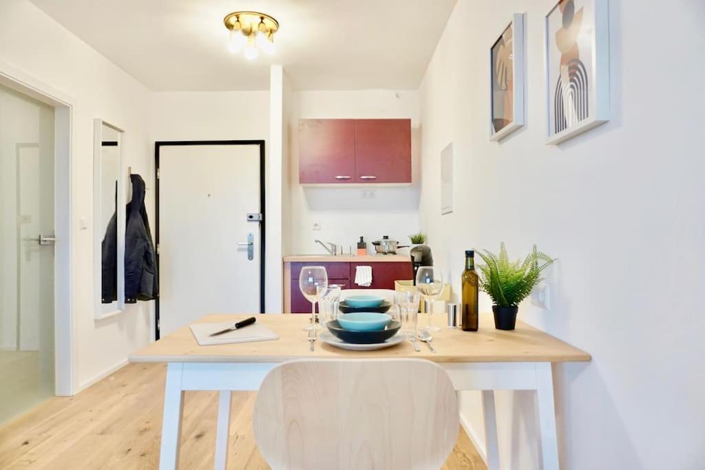Neu Modernes Apartment In Top Lage, Free Parking Max 1,65M Hoehe Und 1,8M Breite Karlsruhe Esterno foto