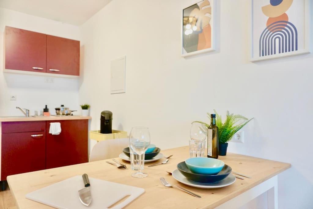 Neu Modernes Apartment In Top Lage, Free Parking Max 1,65M Hoehe Und 1,8M Breite Karlsruhe Esterno foto