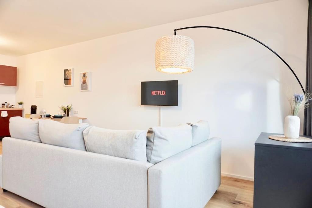 Neu Modernes Apartment In Top Lage, Free Parking Max 1,65M Hoehe Und 1,8M Breite Karlsruhe Esterno foto