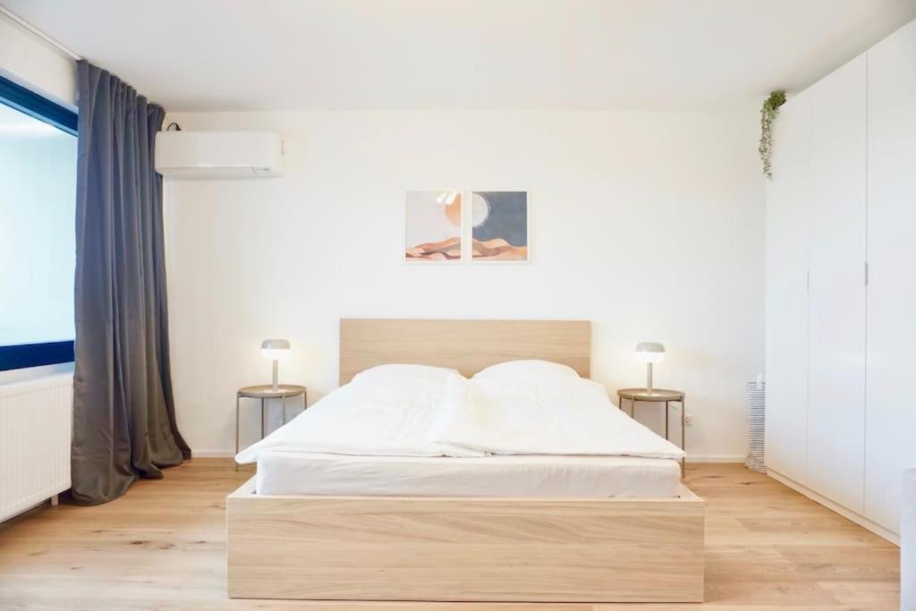 Neu Modernes Apartment In Top Lage, Free Parking Max 1,65M Hoehe Und 1,8M Breite Karlsruhe Esterno foto