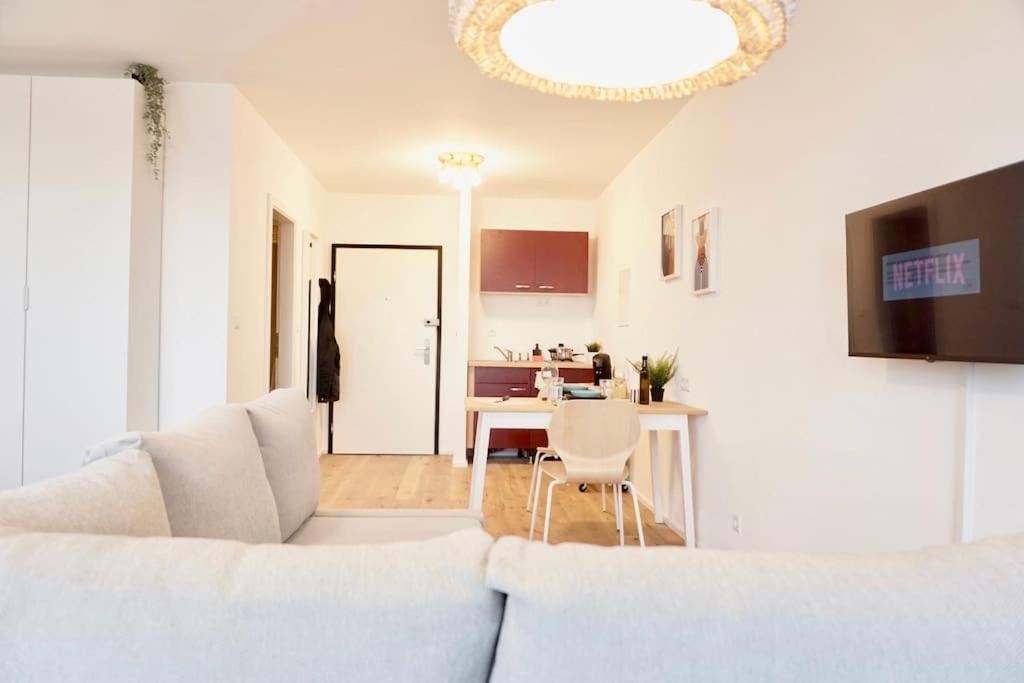 Neu Modernes Apartment In Top Lage, Free Parking Max 1,65M Hoehe Und 1,8M Breite Karlsruhe Esterno foto