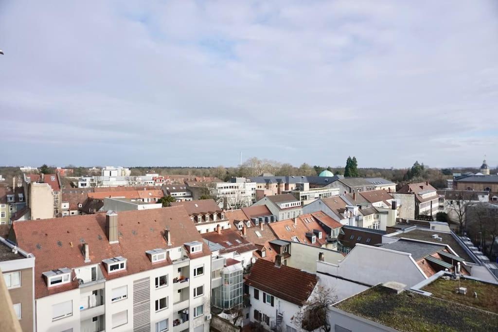 Neu Modernes Apartment In Top Lage, Free Parking Max 1,65M Hoehe Und 1,8M Breite Karlsruhe Esterno foto