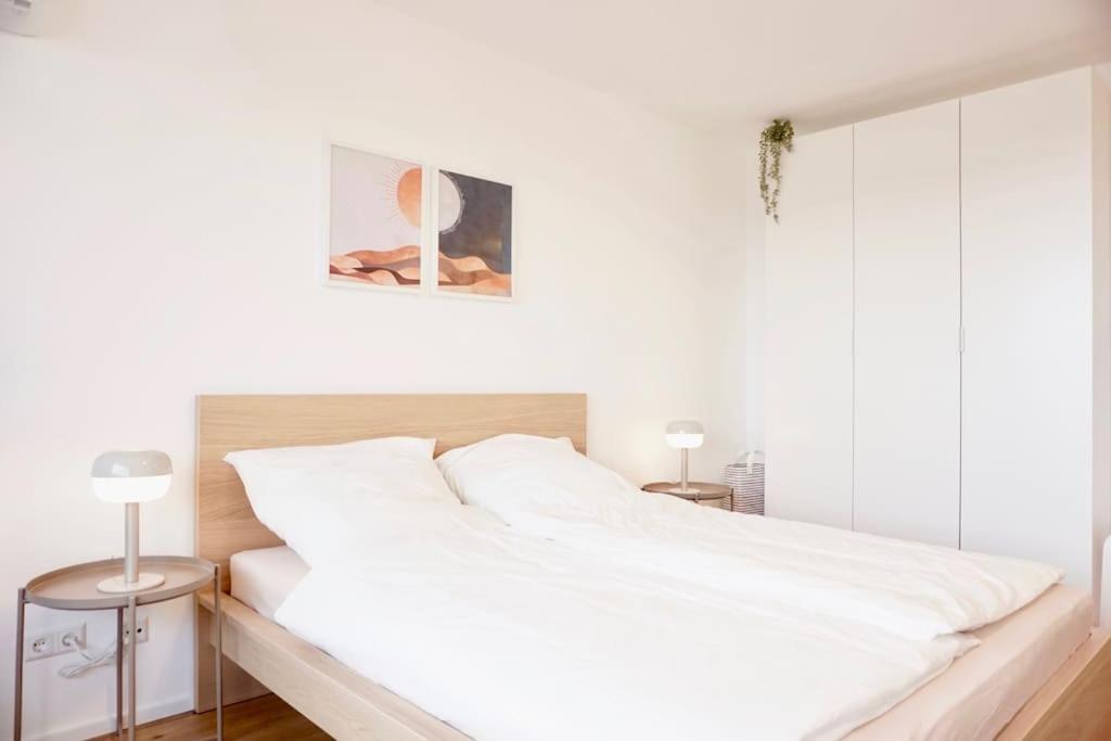 Neu Modernes Apartment In Top Lage, Free Parking Max 1,65M Hoehe Und 1,8M Breite Karlsruhe Esterno foto