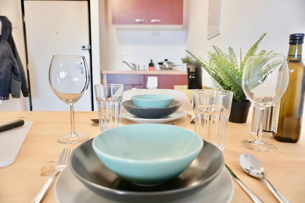 Neu Modernes Apartment In Top Lage, Free Parking Max 1,65M Hoehe Und 1,8M Breite Karlsruhe Esterno foto